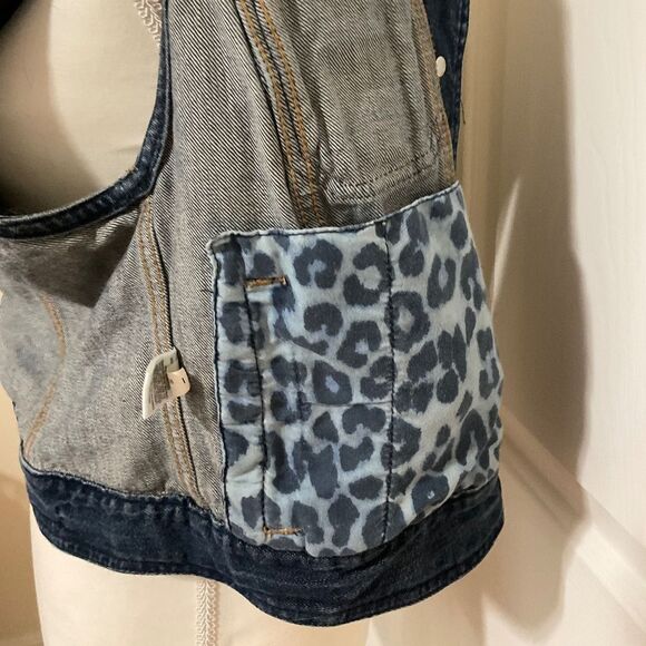 Express denim vest button front sleeveless jacket, size women’s M - Picture 7 of 8